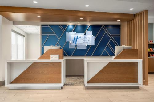 holiday inn express and suites overland park south