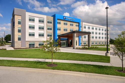 holiday inn express and suites overland park south
