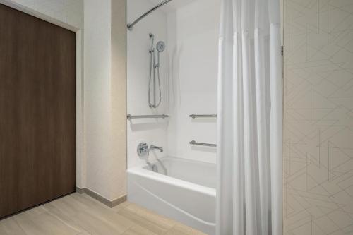 holiday inn express and suites overland park south