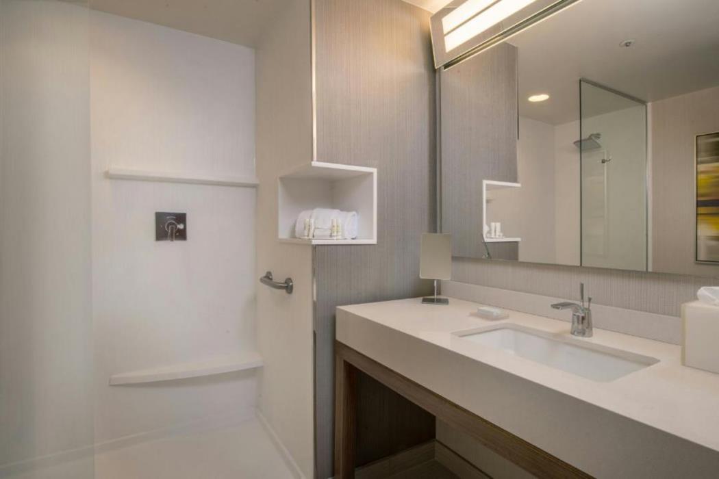 courtyard by marriott fresno downtown