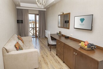 hotel and spa crystal