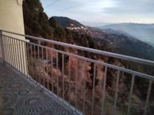 mount aura stay and dine