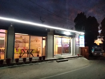 mount aura stay and dine