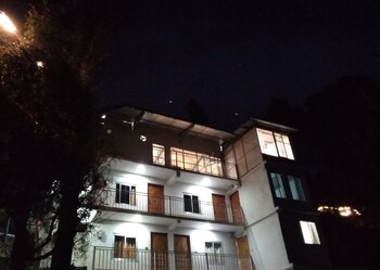 mount aura stay and dine