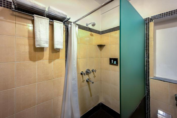 treebo green view park circus