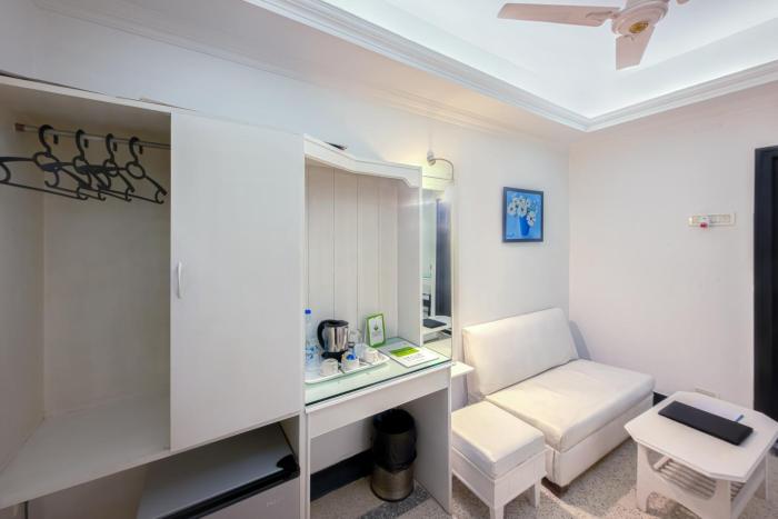 treebo green view park circus