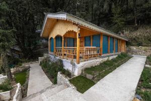echor treehouse retreat tandi jibhi