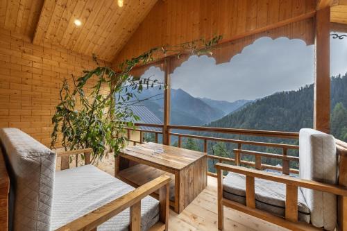 echor treehouse retreat tandi jibhi