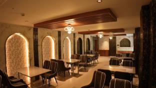 hotel regal crest