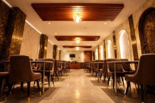 hotel regal crest