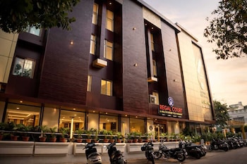 Hotel Regal Crest,,3 star