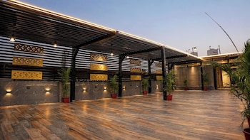 Hotel Regal Crest,,3 star