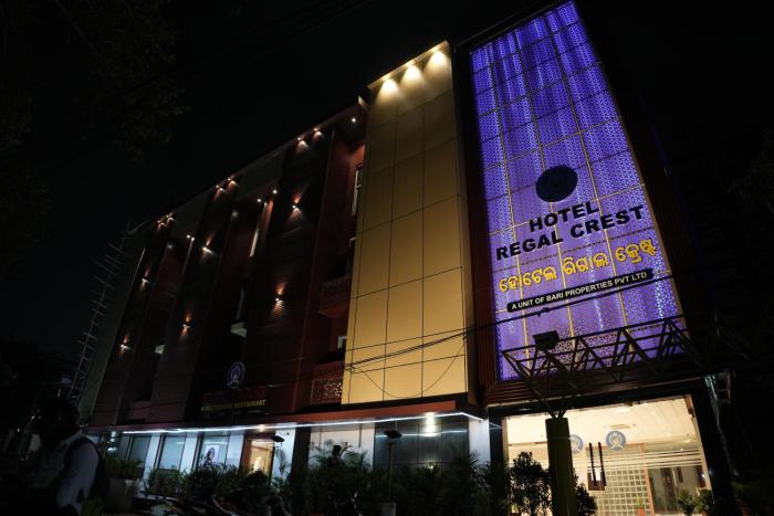 hotel regal crest