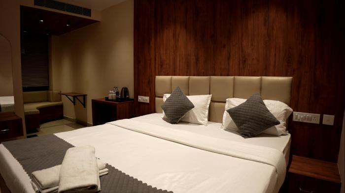 hotel regal crest