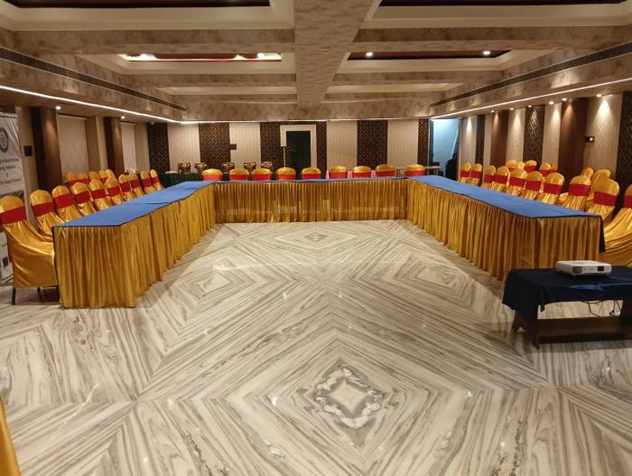 hotel regal crest
