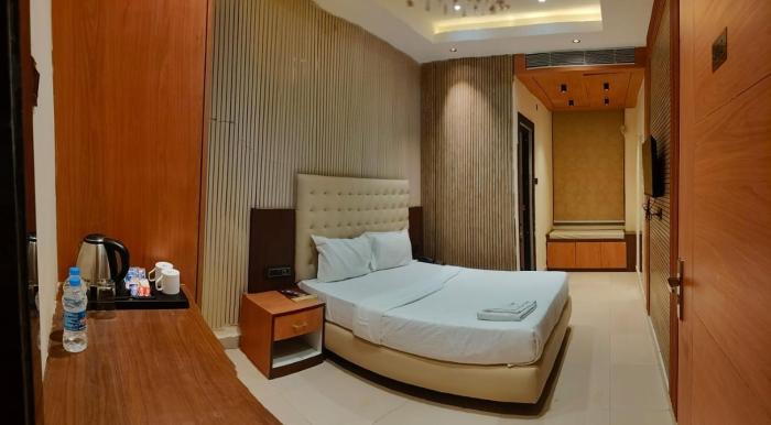 hotel regal crest