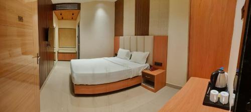 hotel regal crest