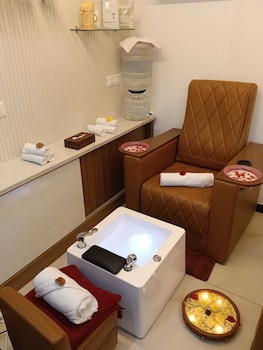 Green View Suites,,3 star
