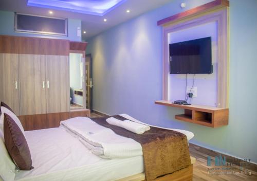 h n guest house