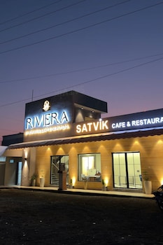 Riviera Hotel & Resort,,3 star
