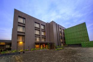 purple elephant luxury business hotel