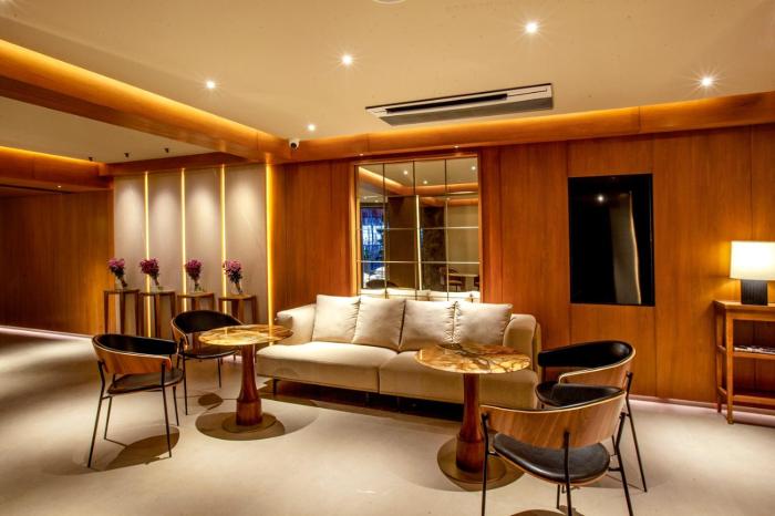 purple elephant luxury business hotel