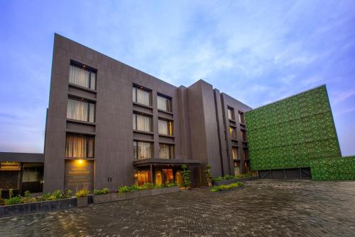 purple elephant luxury business hotel