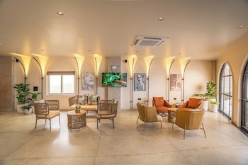 aura inn and suites