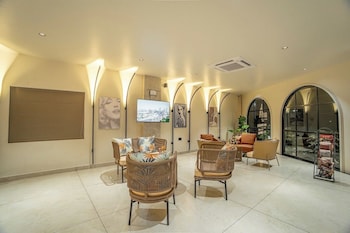 Aura Inn & Suites,,3 star