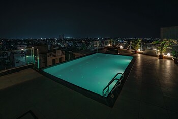 aura inn and suites