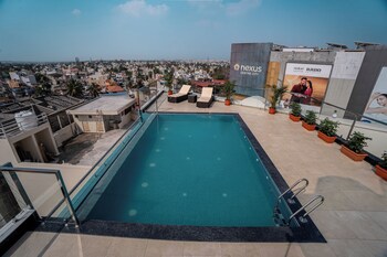 aura inn and suites