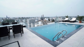 aura inn and suites