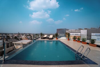 aura inn and suites