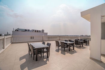 aura inn and suites
