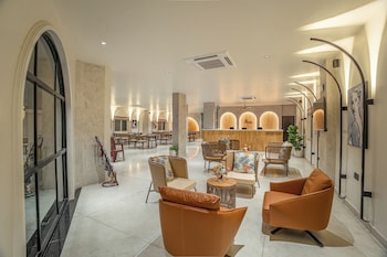 aura inn and suites