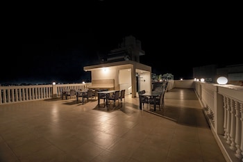 aura inn and suites