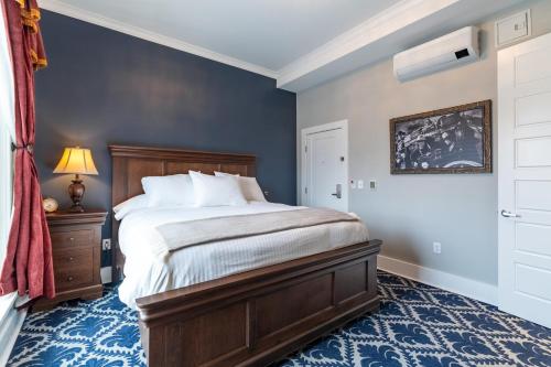 Hotel St. Cloud,631 Main St,3 star
