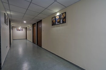 hotel monville alkapuri