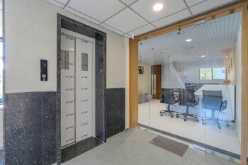 hotel monville alkapuri