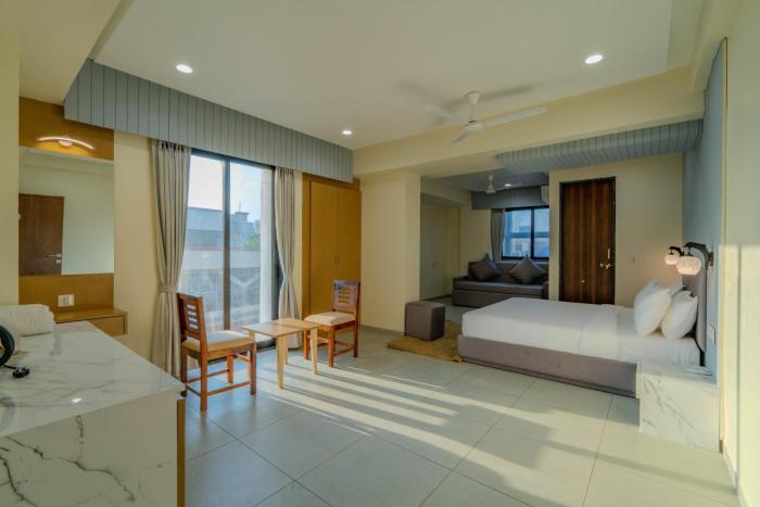 hotel monville alkapuri
