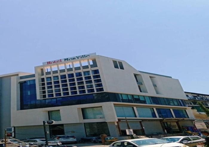 hotel monville alkapuri