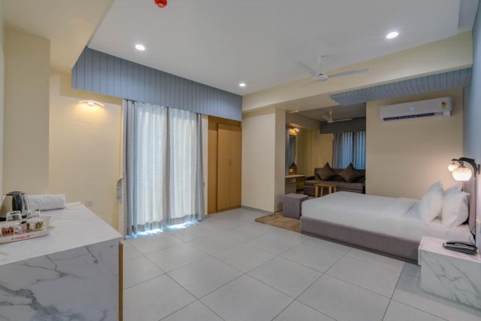 hotel monville alkapuri