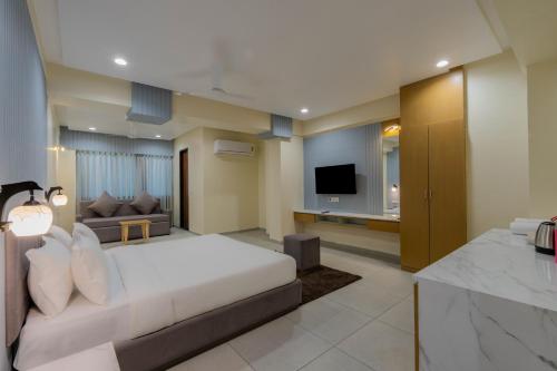 hotel monville alkapuri