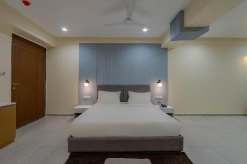 hotel monville alkapuri