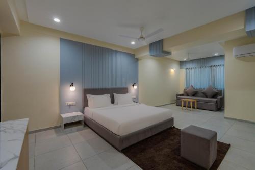 hotel monville alkapuri