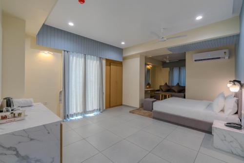 hotel monville alkapuri