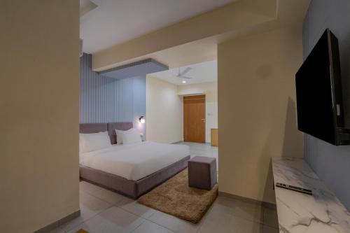 hotel monville alkapuri