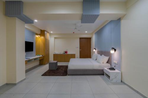 hotel monville alkapuri