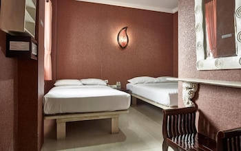 twins hotel manggadua