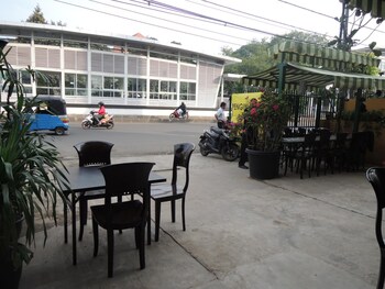 twins hotel manggadua